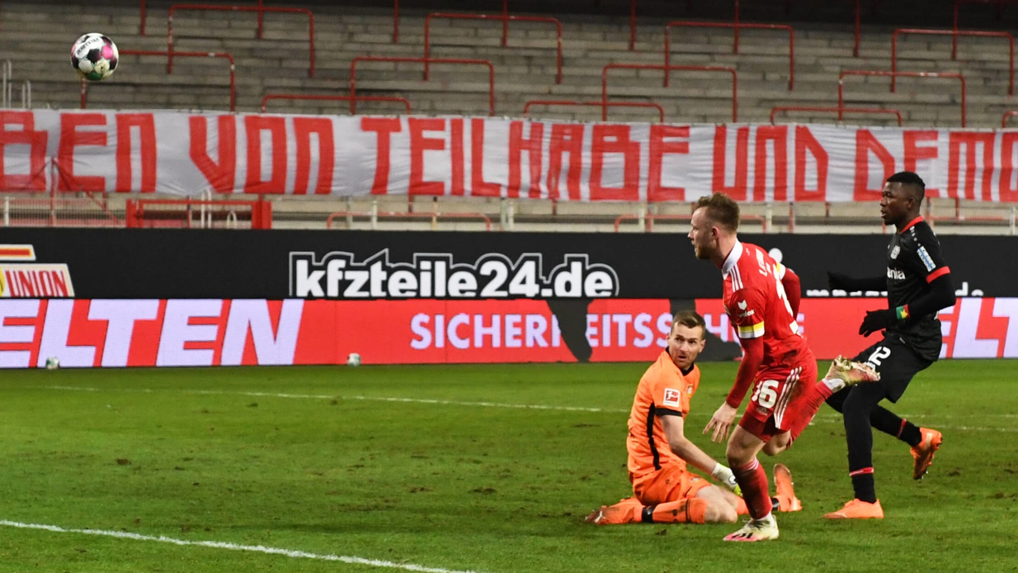Cedric Teuchert trifft gegen Leverkusen
