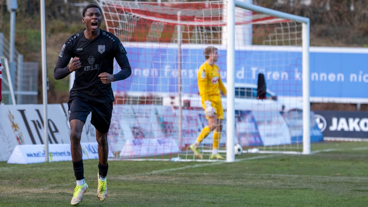 Santo-verdirbt-K-lns-Comeback-Fortuna-stolpert-in-Siegen-und-verliert-Platz-1