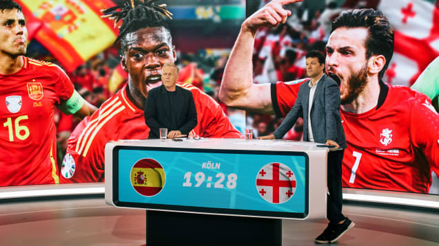 Alle 51 EM-Spiele auf einem Sender: MagentaTV zeigt alle Begegnungen der EURO. Hier moderieren Johannes B. Kerner (links) und Ex-Nationalspieler Michael Ballack das Achtelfinale zwischen Spanien und Georgien.
