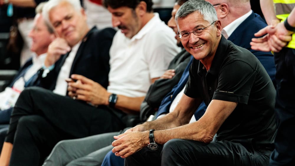  Herbert Hainer, hier wie so oft bei einem Basketball-Spiel des FCB.