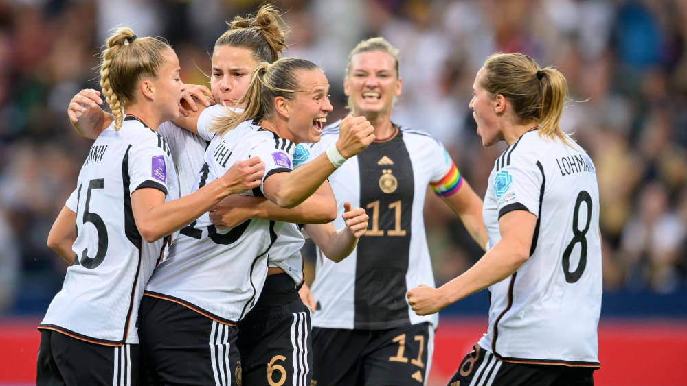Freude pur: Die deutschen Nationalspielerinnen durften gegen Island viermal ein Tor bejubeln.