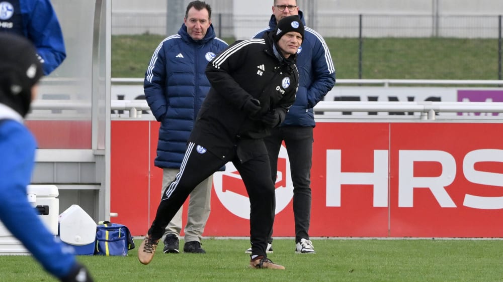 Schaute im Training ganz genau hin: Schalkes Coach Karel Geraerts.