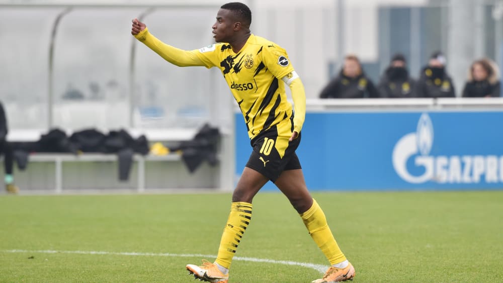 Traf beim Derby auf Schalke dreifach: Youssoufa Moukoko.