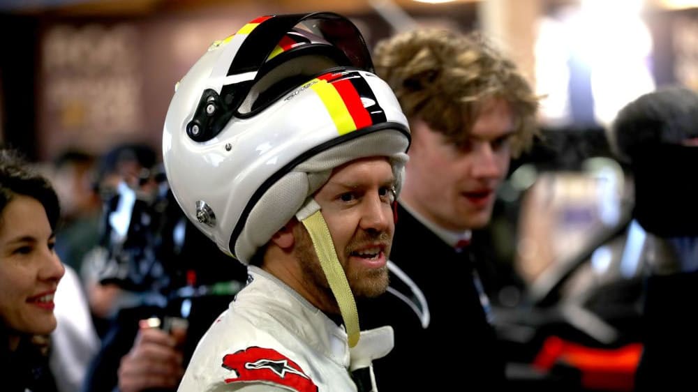 Staunte nicht schlecht - Sebastian Vettel nach dem verlorenen Auftaktrennen gegen Lucas Blakeley.