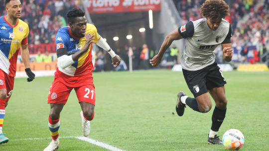 Renato Veiga (re.) stand in Mainz zum ersten Mal für den FC Augsburg auf dem Feld.