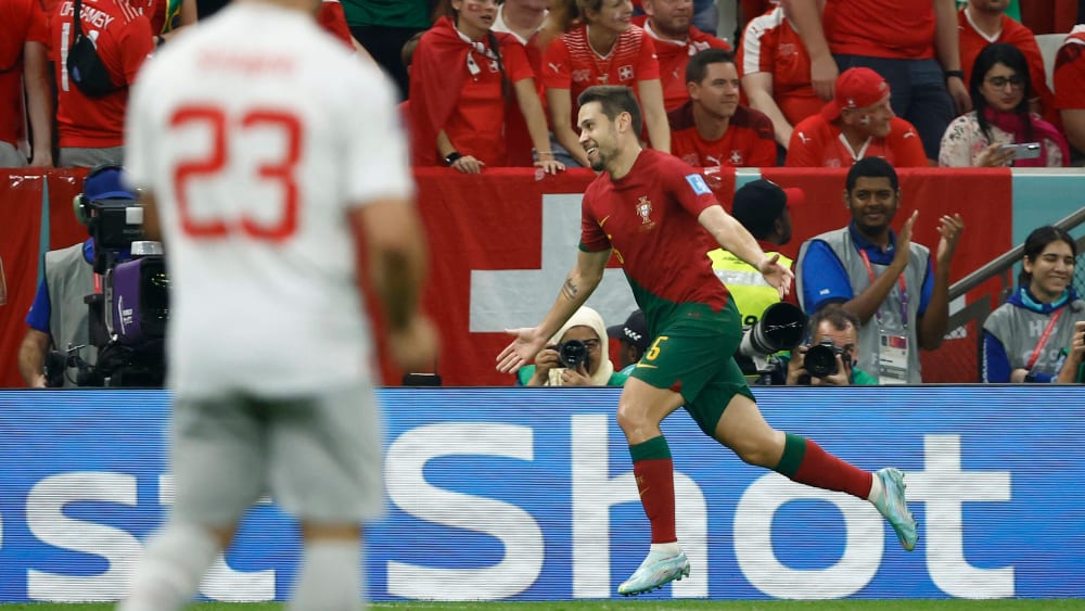 Portugals Raphael Guerreiro bejubelt seinen Treffer beim 6:1-Achtelfinalerfolg gegen die Schweiz