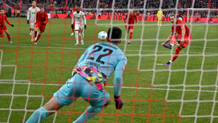 Harry Kanes Hat-Trick Powers Bayern to Victory Over Augsburg