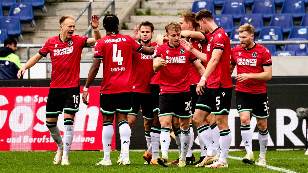 Drei Punkte im Derby: Hannover 96 siegte in Überzahl gegen Eintracht Braunschweig.