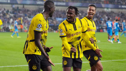 BRUGGE, BELGIUM - SEPTEMBER 18: Serhou Guirassy of Borussia Dortmund celebrates 0-3 with Jamie Bynoe Gittens of Borussia Dortmund, Felix Nmecha of Borussia Dortmund  during the UEFA Champions League  match between Club Brugge v Borussia Dortmund at the Jan Breydel Stadium on September 18, 2024 in Brugge Belgium (Photo by Geert van Erven/Soccrates/Getty Images)