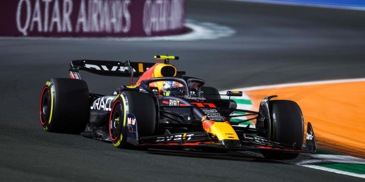 Starten in Saudi-Arabien von der Pole: Sergio Perez im Red Bull.