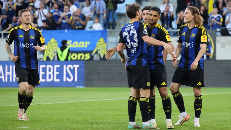 12.05.2024, Fussball, Herren, 3. Liga, Saison 2023/2024, 1. FC Saarbrücken - SC Freiburg II, Torjubel zum 1:0, Torschütze: Simon Stehle (1. FC Saarbruecken)