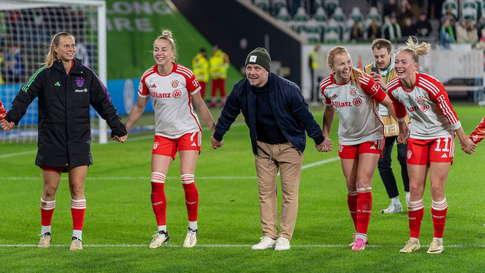 In der Erfolgsspur: Bayern-Coach Alexander Straus feiert mit seinem Team.
