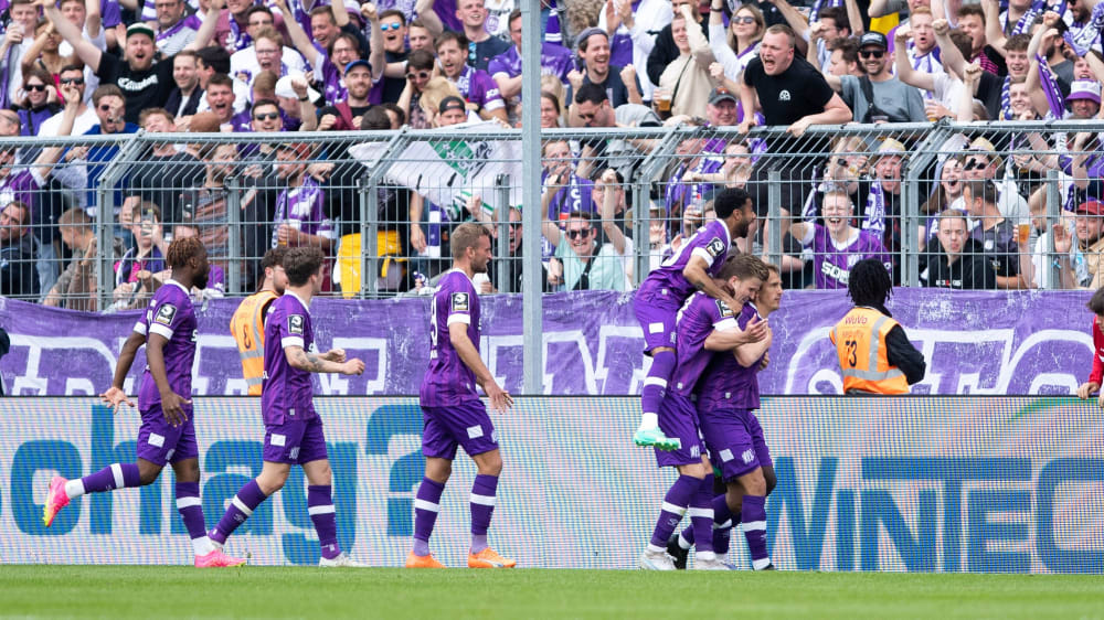 Grenzenlose Freude herrschte beim VfL Osnabrück nach Robert Tesches (re.) Führungstreffer.