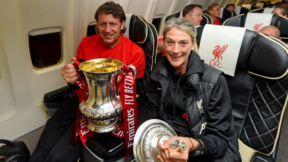 Teil der Liverpooler Erfolgsstory: Mona Nemmer, hier mit Jürgen Klopps Co-Trainer Peter Krawietz.