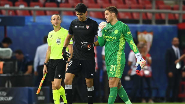 Yassine Bounou, Ederson