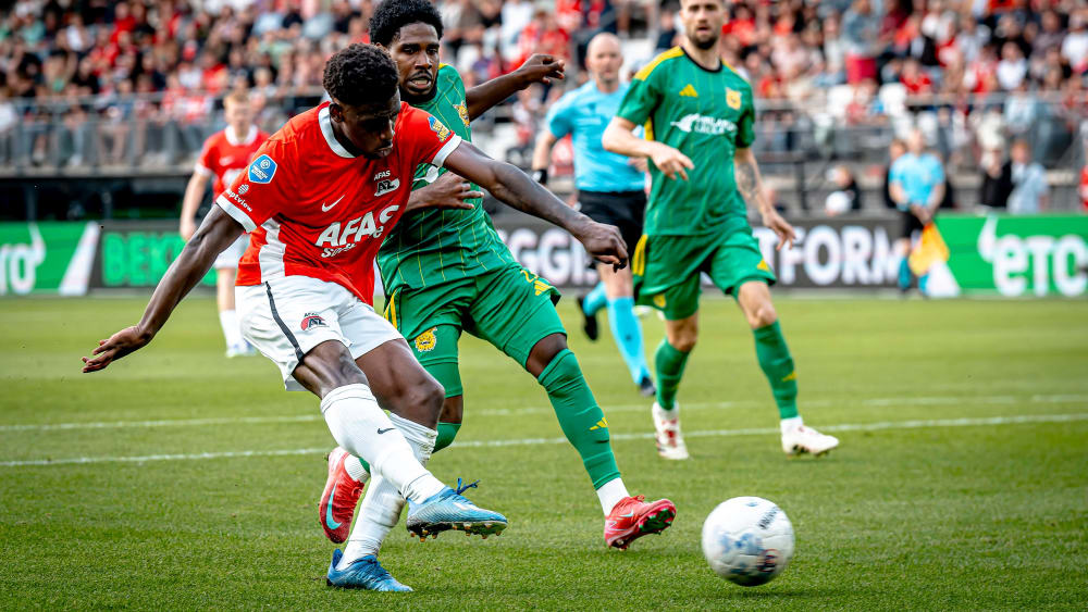 Ernest Poku von AZ Alkmaar soll zu Bayer 04 wechseln. Die Klubs haben sich geeinigt, der Medizincheck steht noch aus.