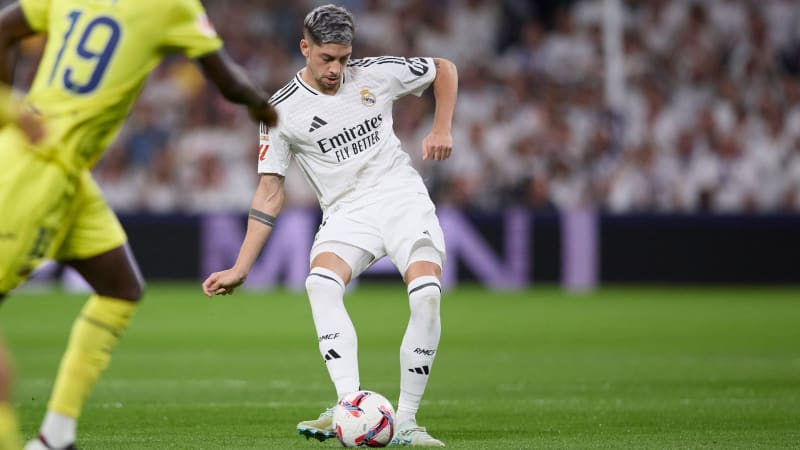 Federico Valverde (Real Madrid CF) controls the ball during the LaLiga match between Real Madrid and Villarreal CF at Santiago BernabÃ u on October 5, 2024 in Madrid, Spain. (Photo by Manu Reino DeFodi Images) Defodi-071_RMCVIL20241005_048 *** Federico Valverde Real Madrid CF controls the ball during the LaLiga match between Real Madrid and Villarreal CF at Santiago BernabÃ u on October 5, 2024 in Madrid, Spain Photo by Manu Reino DeFodi Images Defodi 071 RMCVIL20241005 048 Defodi-071