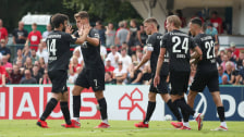 Verhaltener Jubel: Florian Niederlechner (2. v. li.) traf zum 2:1.