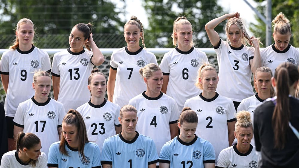 Die DFB-Frauen beim Mannschaftsfoto.