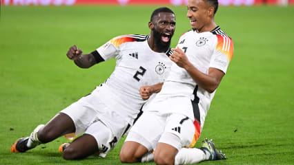 Fußball, Nations League A, Deutschland - Niederlande, Gruppenphase, Gruppe 3, Spieltag 4, Allianz Arena, Deutschlands Jamie Leweling (r) bejubelt sein Tor zum 1:0 mit Antonio Rüdiger.