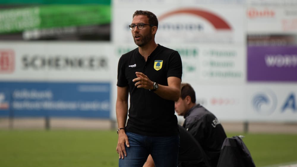 In den Augen des Abwehrchefs "überqualifiziert": Boris Schommers, Trainer des 1. FC Düren