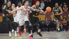 Galatasarays Emir Kabaca (Nr. 6) gegen Ludwigsburgs Jaren Lewis.