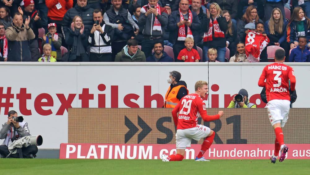 Mainzer Jubel: Nach seinem 1:0 gegen den FC Bayern schreit Jonathan Burkardt vor Glück.