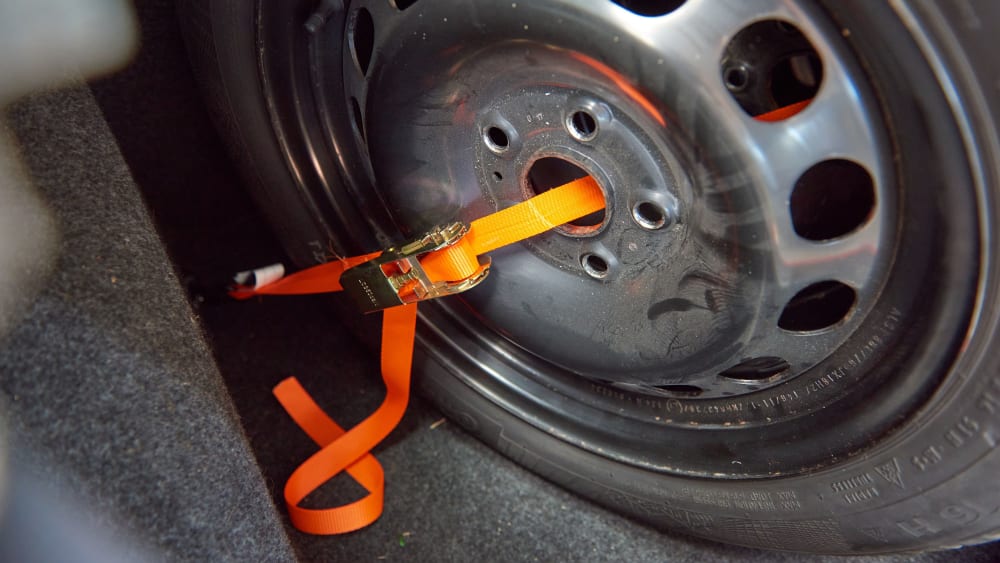 Reifen-Transport im Auto