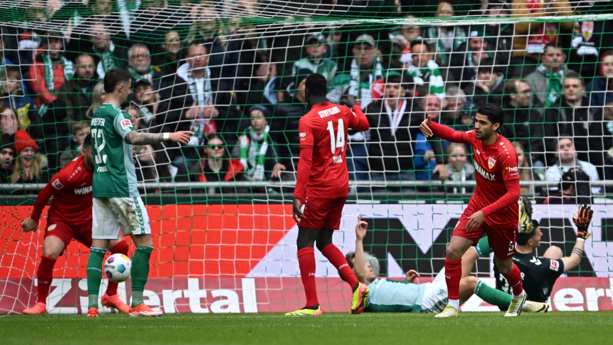 Undav ist in der Box und stocherte den Ball zum 1:2 über die Linie.