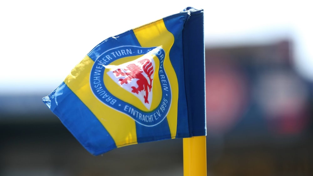 Eintracht Braunschweig erteilt zwei Zuschauern Stadionverbote.