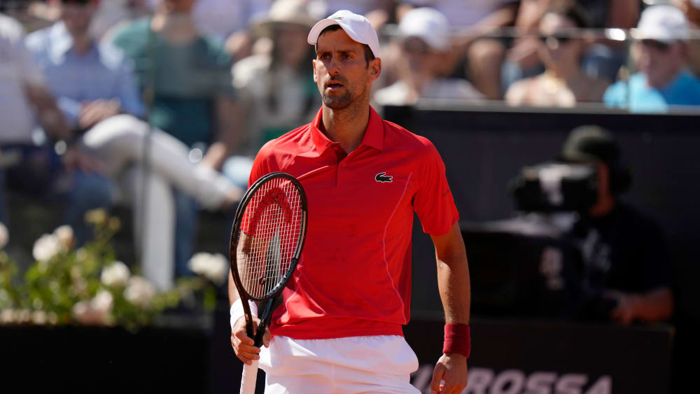 Konsterniert: Novak Djokovic ereilte in Rom gegen Alejandro Tabilo das frühe Aus.
