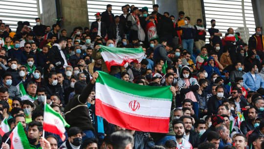 Viele Männer, keine Frauen: Das iranische Publikum im Qualifikationsspiel gegen Libanon.