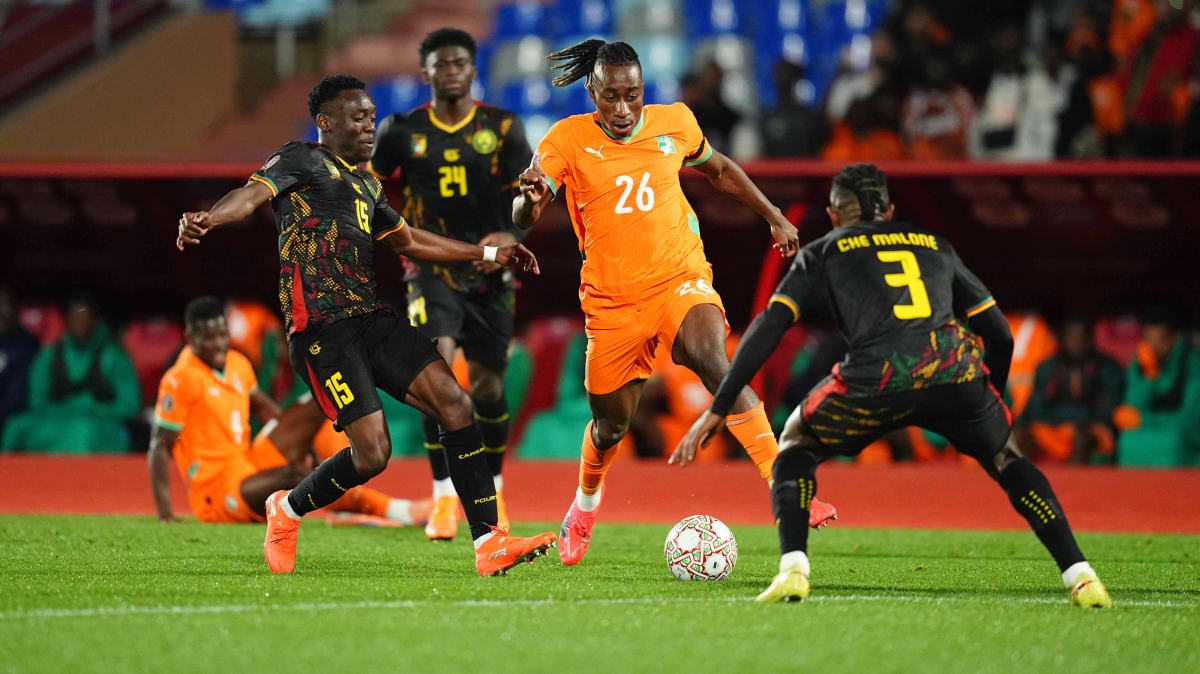 Herrlicher-Schlenzer-und-Applaus-von-Mbapp-Elfenbeink-ste-und-Kamerun-mit-Remis