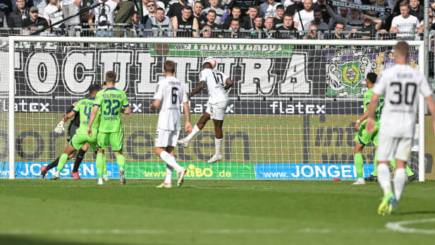 Marcus Thuram ( Mi., Borussia Gladbach) erzielt das Tor zum 2:0 am 09.04.2023 gegen Wolfsburg