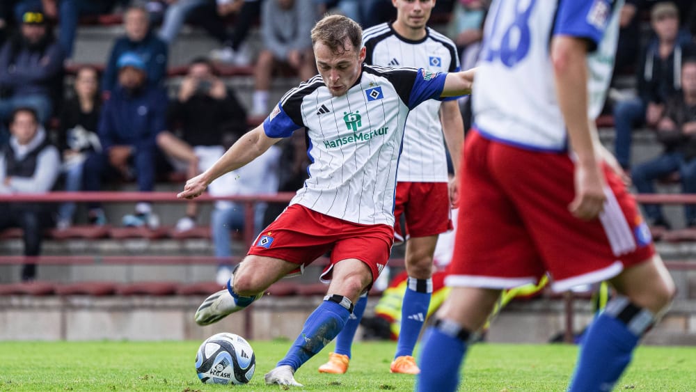 Der Freistoß zum Sieg: Arlind Rexhepi war Matchwinner beim Hamburger SV.
