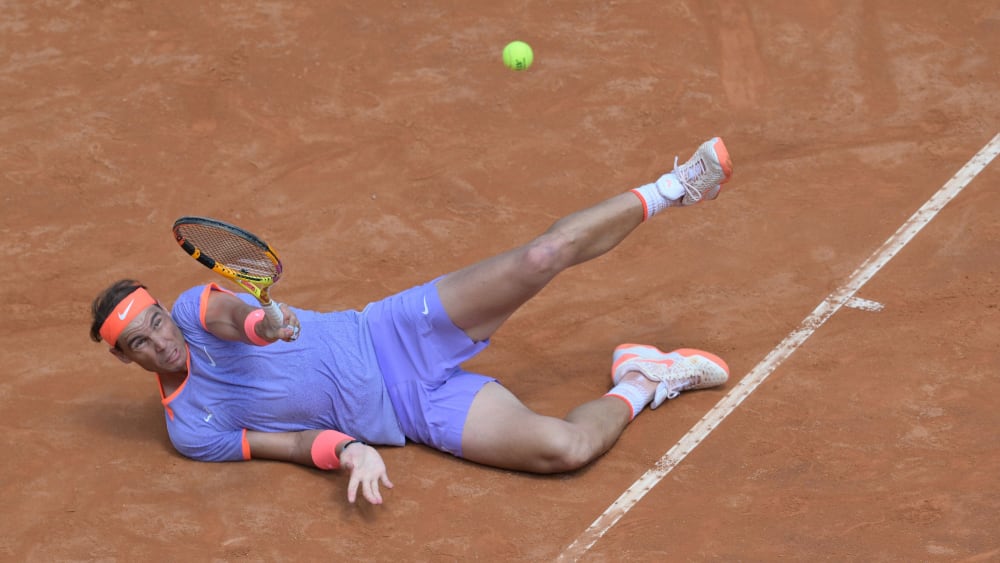 Sinnbild für sein Zweitrunden-Aus: Rafael Nadal stemmte sich vergeblich gegen die Niederlage gegen Hubert Hurkacz.