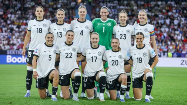 Das Team posiert kurz vor dem Anpfiff.