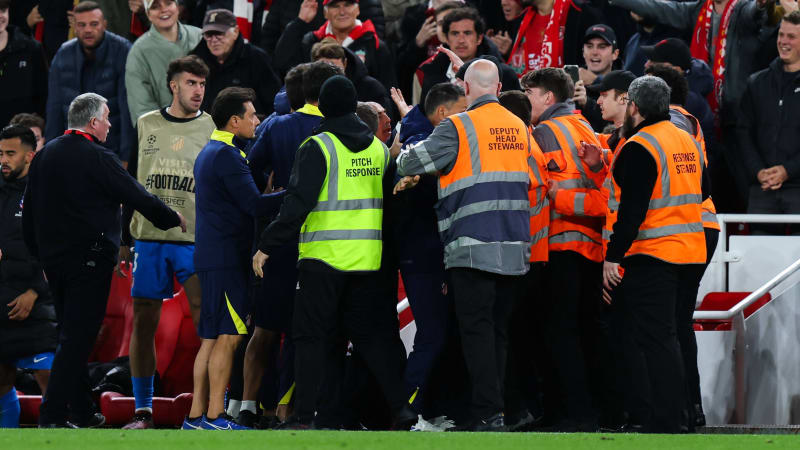 Liverpool, England, 17th September 2025. An incident involving Diego Simeone manager of Atletico Madrid following the goal to make it 3-2 during the Liverpool vs Atletico Madrid UEFA Champions League match at Anfield, Liverpool. Picture credit should read: James Baylis Sportimage EDITORIAL USE ONLY. No use with unauthorized audio, video, data, fixture lists, club league logos or live services. Online in-match use limited to 120 images, no video emulation. No use in betting, games or single club league player publications. SPI_084_JB_LIV_ATM SPI-4140-0084
