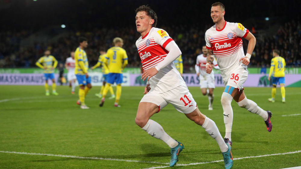Bejubelt seinen Treffer zum 1:0: Kiels Fabian Reese.