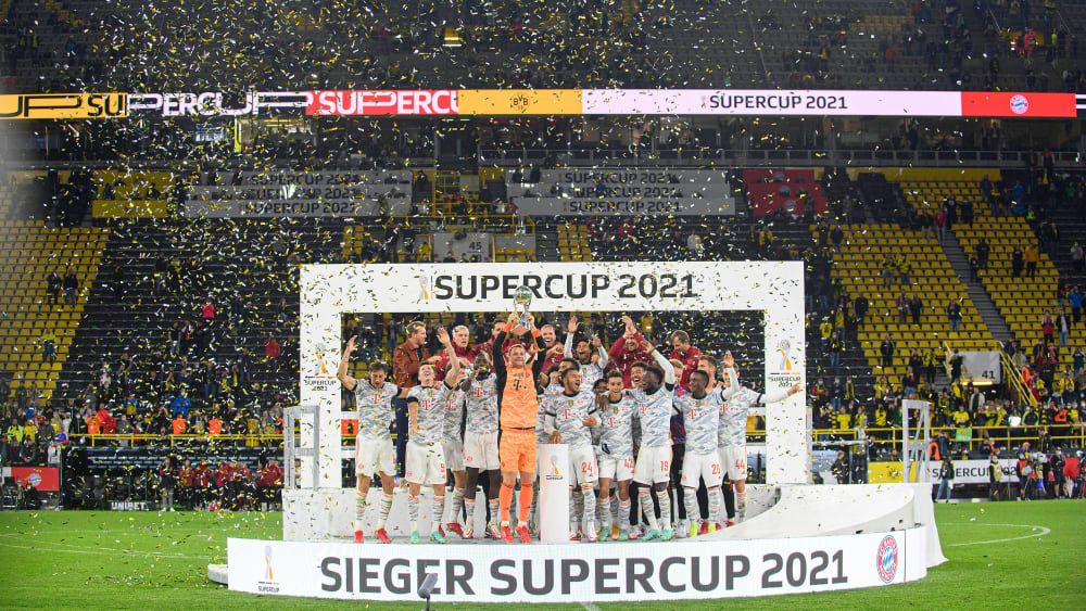 2021 feierte Bayern München den Supercup-Sieg in Dortmund - in Zukunft vielleicht in einem anderen Land?