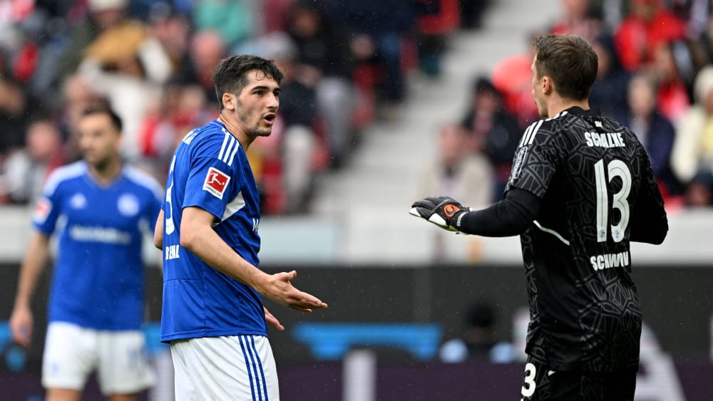 Ratlose Schalker beim chancenlosen Aufritt in Freiburg.