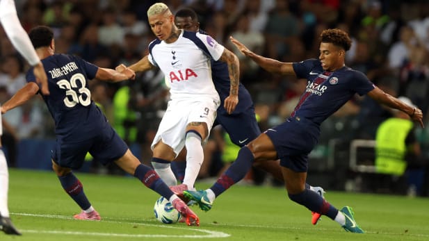 Tottenham führte verdient zur Halbzeit. Nicht nur hatten die Spurs deutlich mehr Ballbesitz (70/30), sondern auch die besseren Chancen. Eine davon nutzte van de Ven.