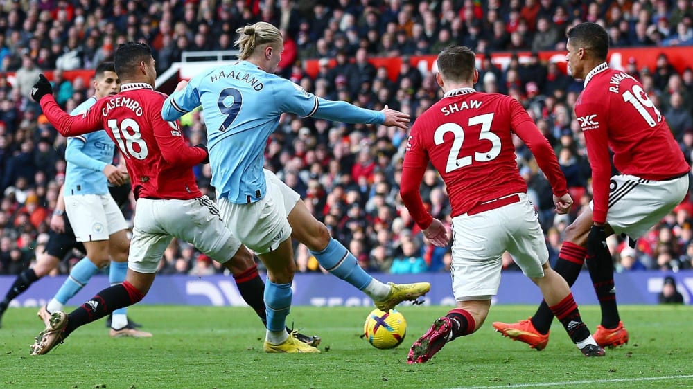 Erling Haaland gestellt: Im letzten Duell mit Manchester City erkämpfte sich Manchester United einen 2:1-Sieg.