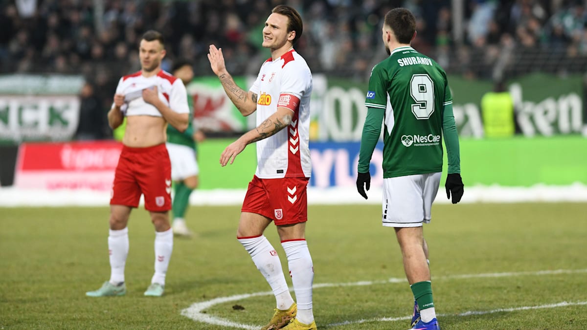 -Ihr-seid-so-blind-DFB-zieht-Regensburgs-Strauss-aus-dem-Verkehr