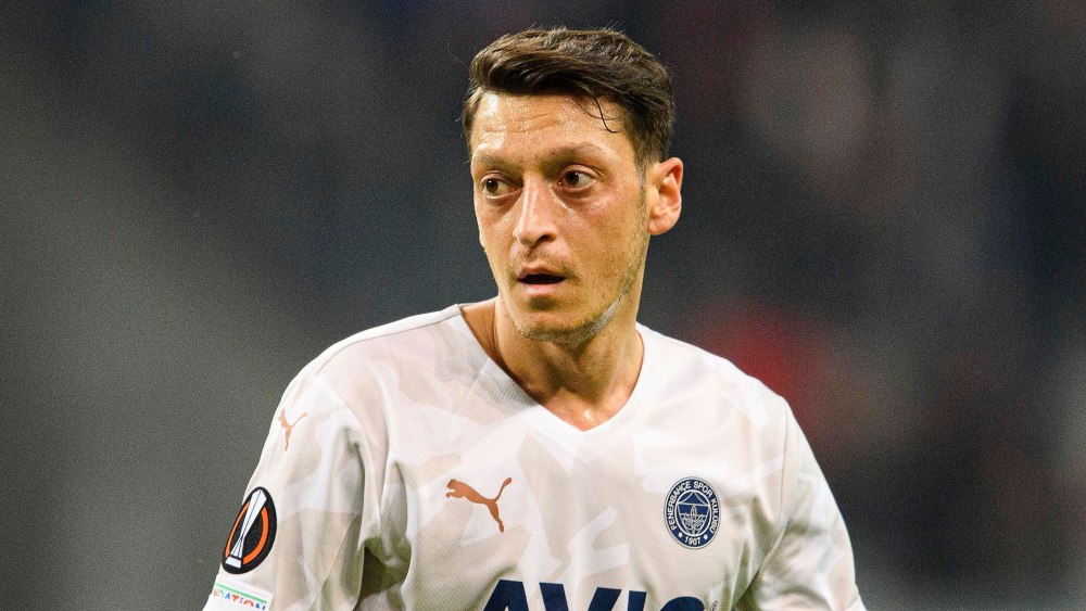 Ein Podcast über Mesut Özil beleuchtet seine Karriere.