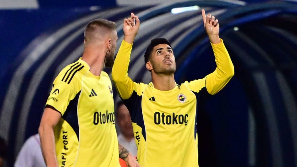 Marco Asensio, einst lange bei Real Madrid, jubelt mit Milan Skriniar, der wie Asensio auch schon für PSG auflief.