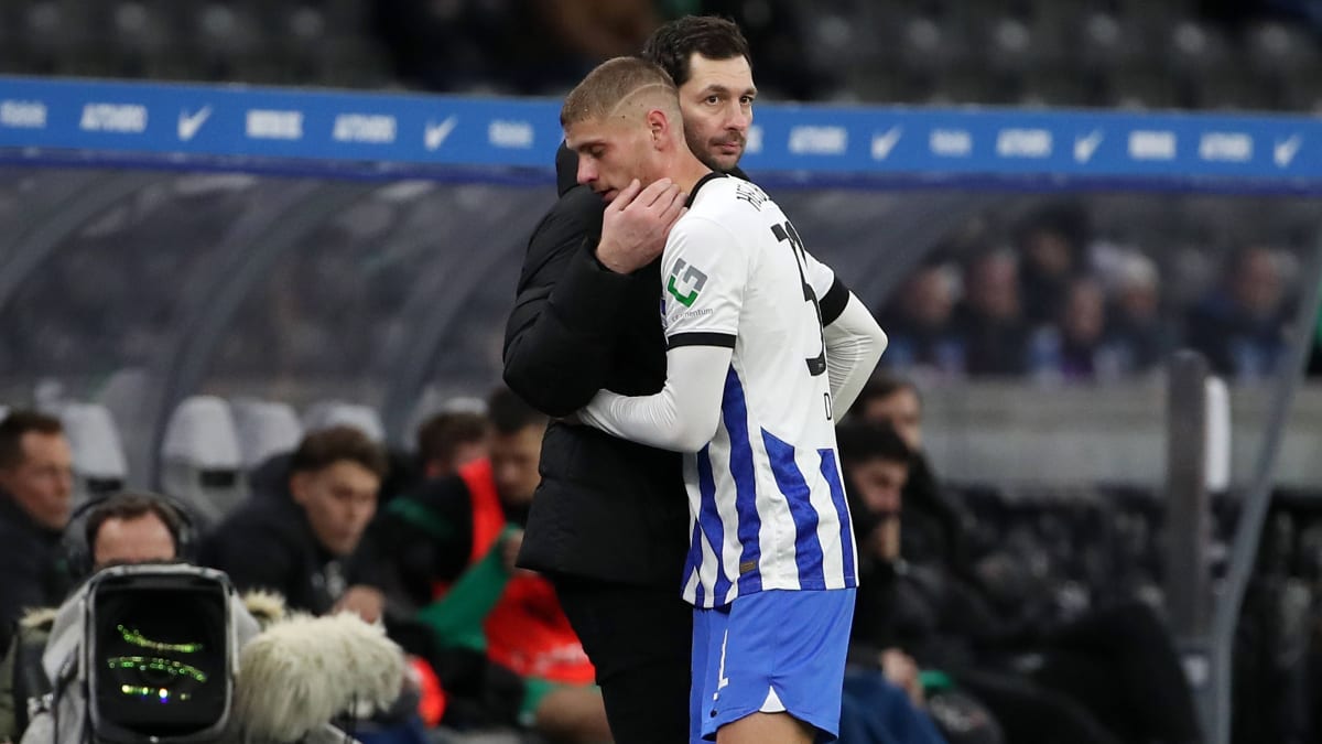 HerthaCoach Sandro Schwarz gibt den Mahner kicker