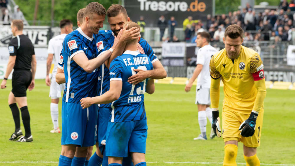 Des einen Freud, des anderen Leid: Während Rostock dem Klassenerhalt zum Greifen nahe ist, sieht es für Sandhausen immer düsterer aus.