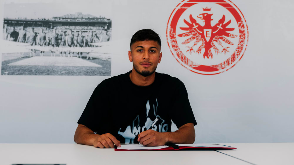 Linkshänder: Harpreet Ghotra hat einen Profivertrag bei der Eintracht unterschrieben.
