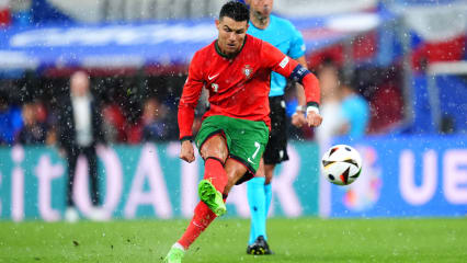 Portugal v Czech Republic - UEFA EURO, EM, Europameisterschaft,Fussball 2024 - Group F - Leipzig Stadium Portugal s Cristiano Ronaldo attempts a shot on goal during the UEFA Euro 2024 Group F match at Leipzig Stadium in Leipzig, Germany. Picture date: Tuesday June 18, 2024. Use subject to restrictions. Editorial use only, no commercial use without prior consent from rights holder. PUBLICATIONxNOTxINxUKxIRL Copyright: xAdamxDavyx 76569695